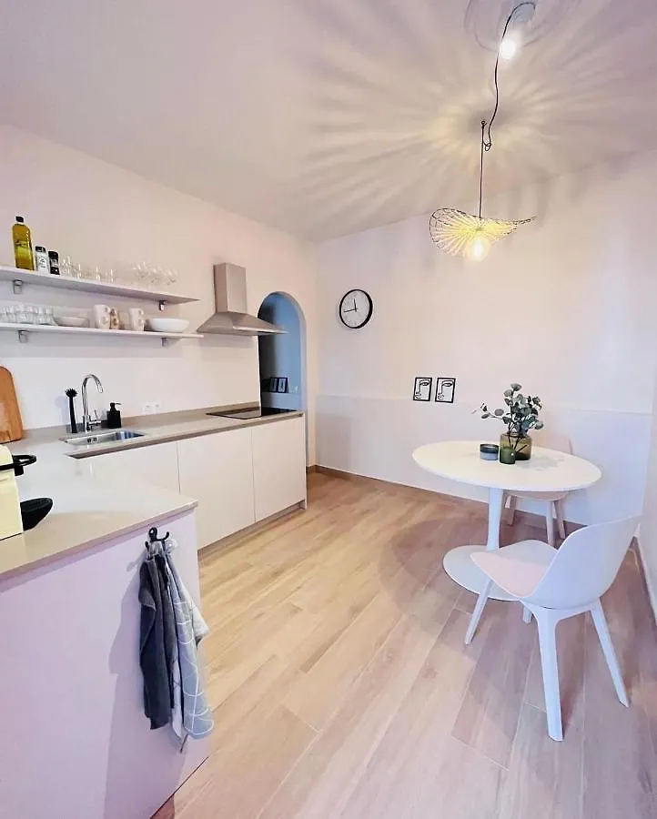 Brandnew Beachfront Appartment マラガ